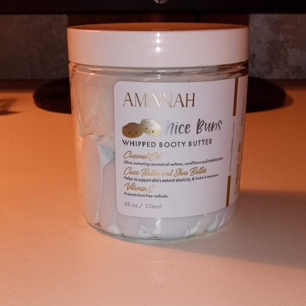 AMINNAH Nice Buns Whipped Booty Butter - White